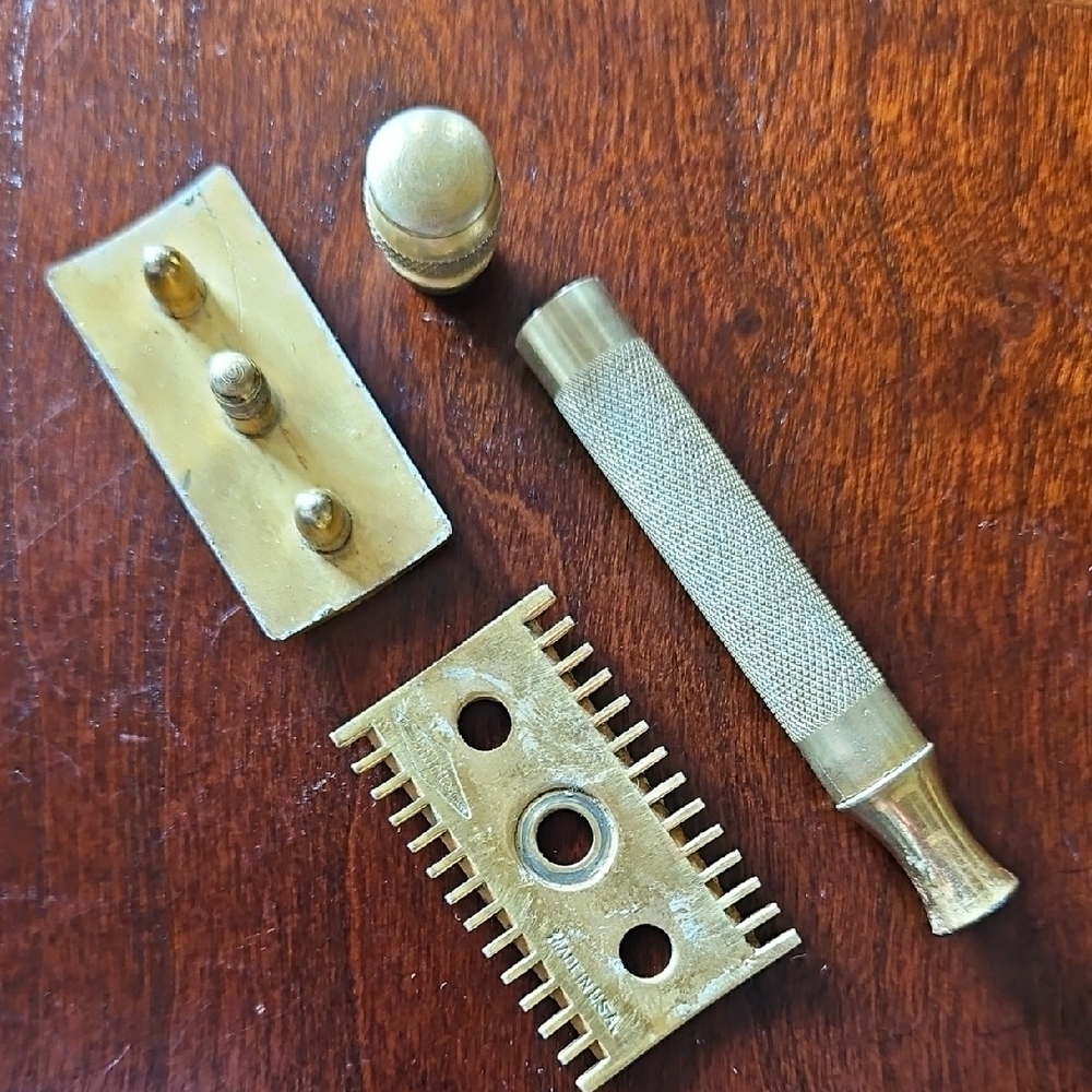Brass Double-Edged Ball End Open Comb Safety Razor - Picture 4 of 5